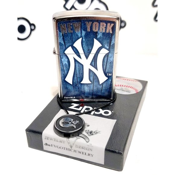 Zippo 29795 MLB New York Yankees Windproof Pocket Lighter - Picture 5 of 11